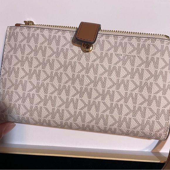 🩷Michael Kors wallet/wristlet🩷 - Picture 12 of 12